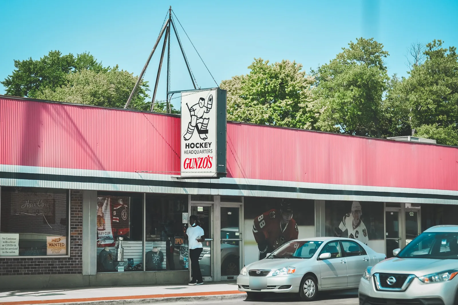 Gunzo’s Hockey Headquarters River Forest storefront