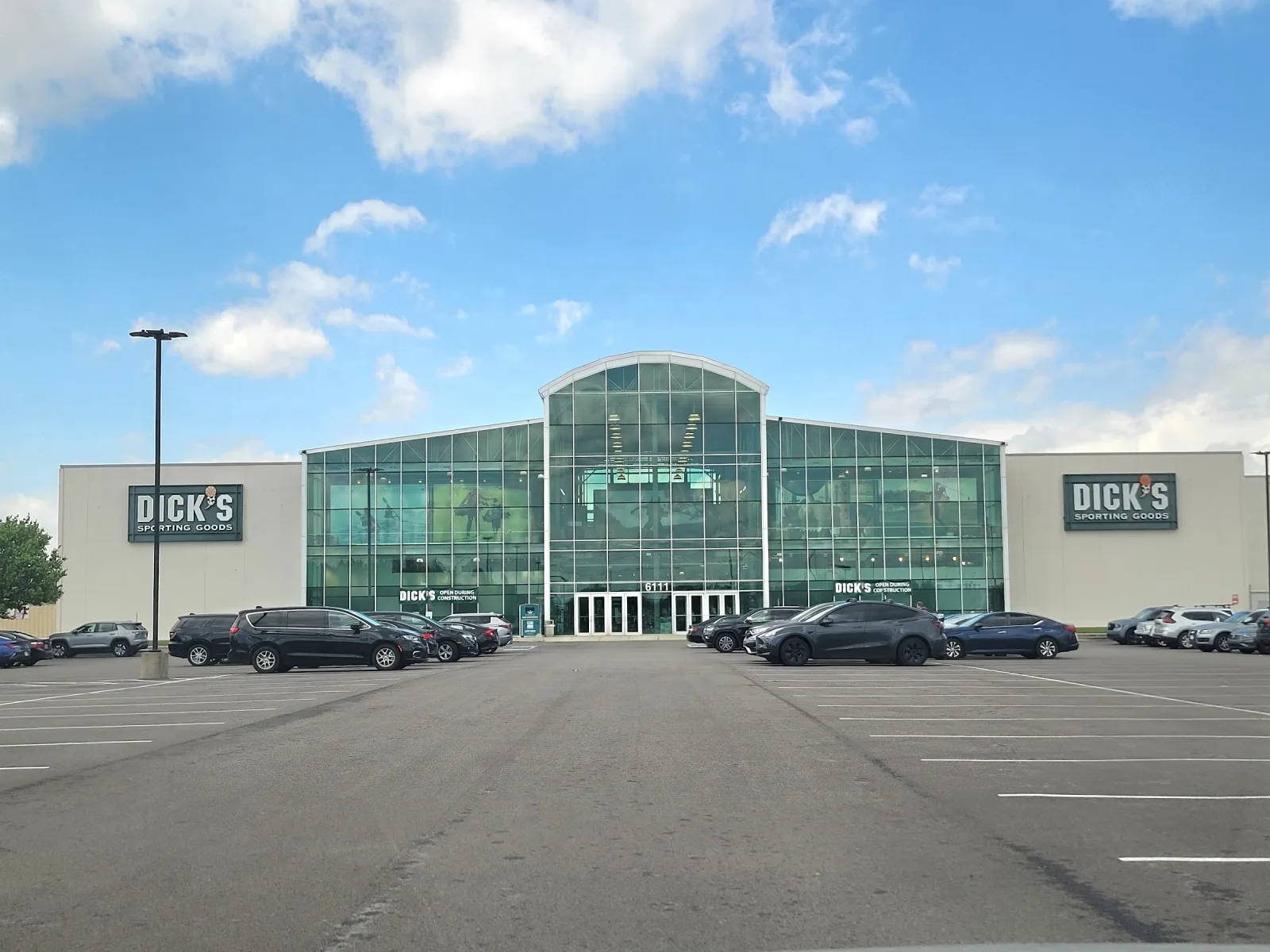 Fachada de DICK'S Sporting Goods Dublin