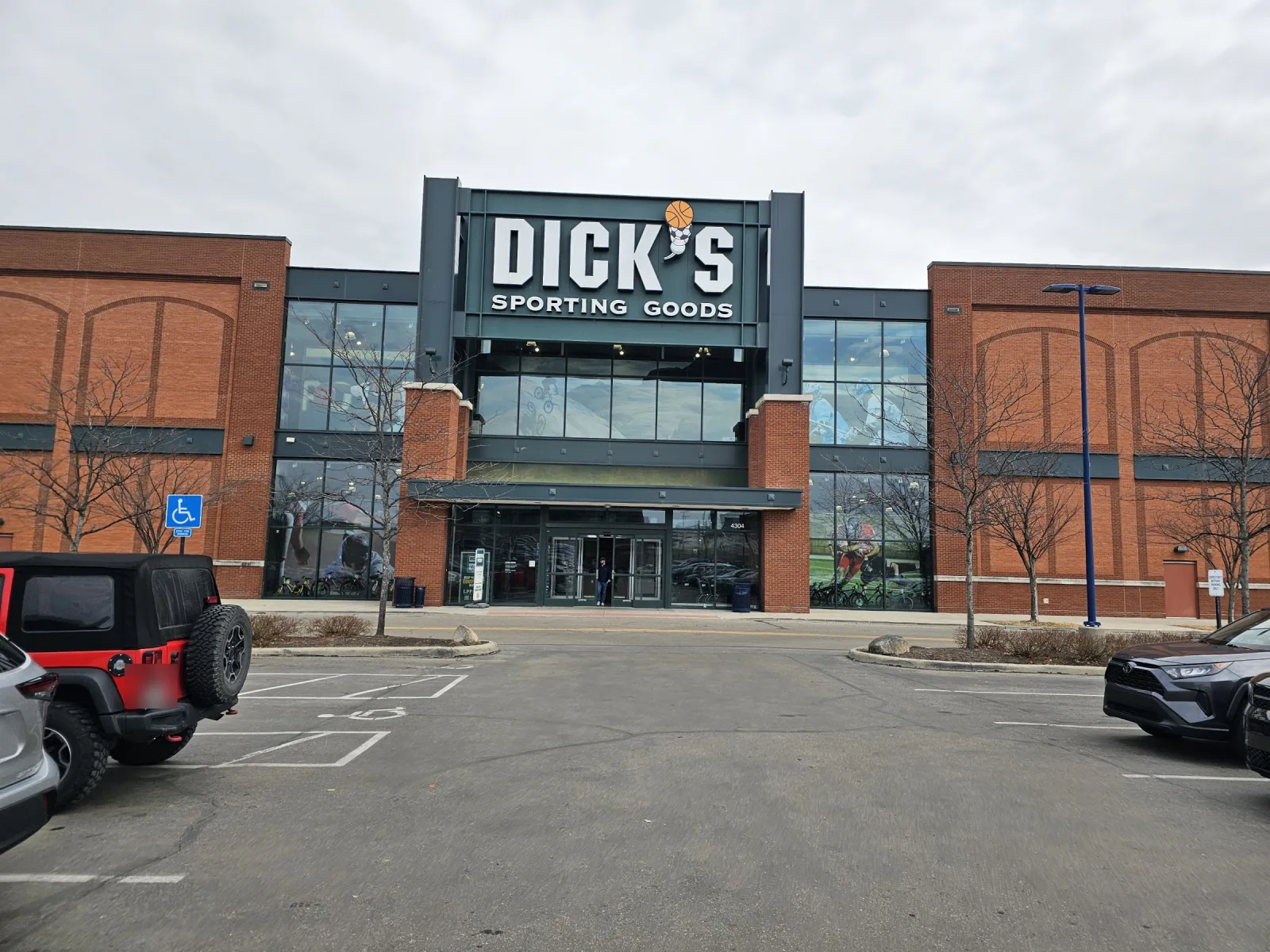 Fachada de DICK'S Sporting Goods Easton