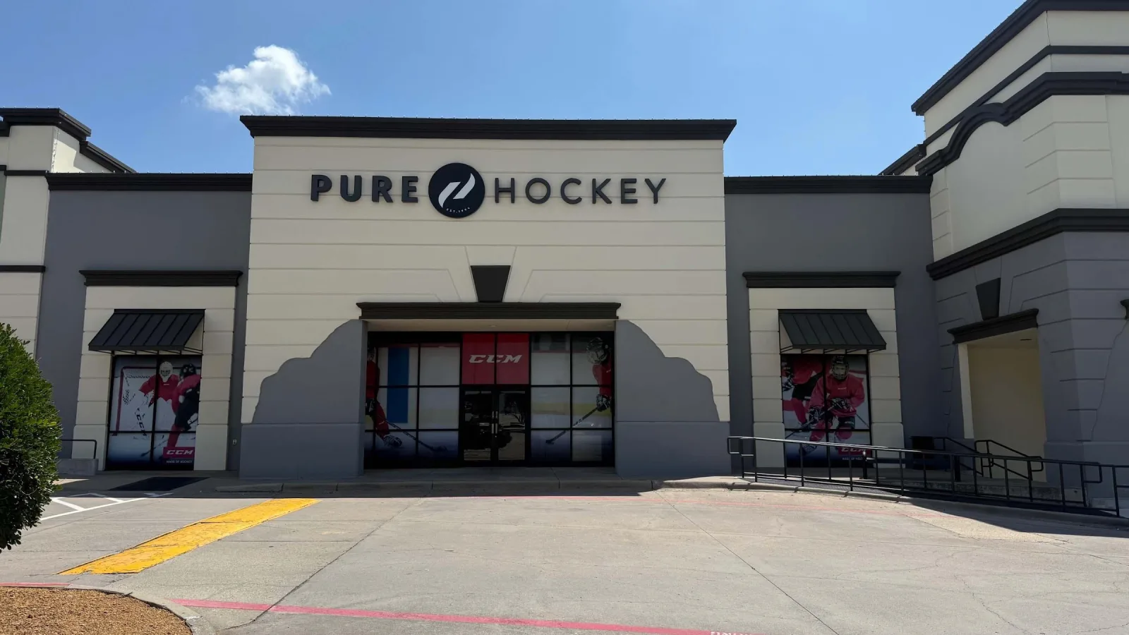 Fachada de Pure Hockey Plano