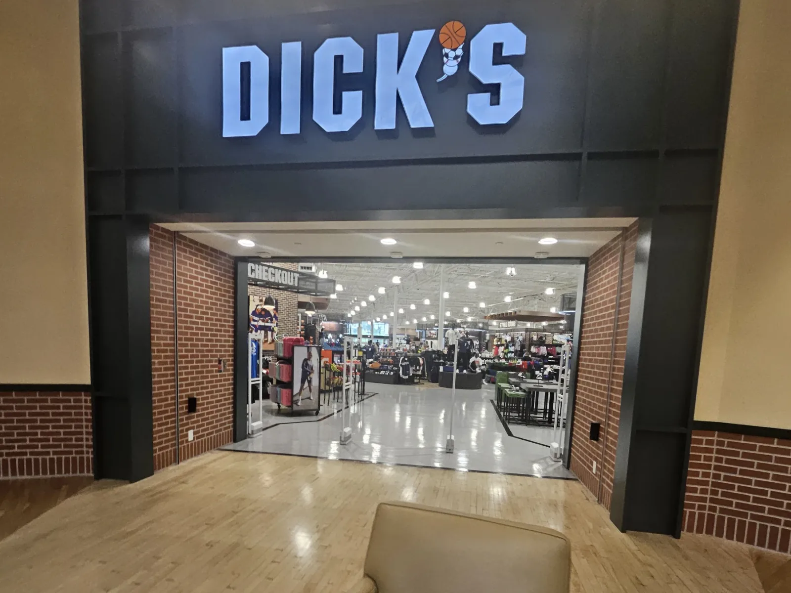 DICK'S Sporting Goods Auburn Hills storefront