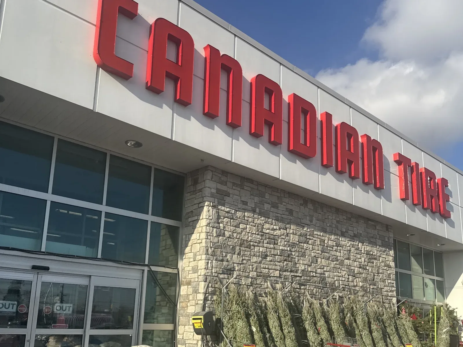 Canadian Tire Brampton Bramalea storefront