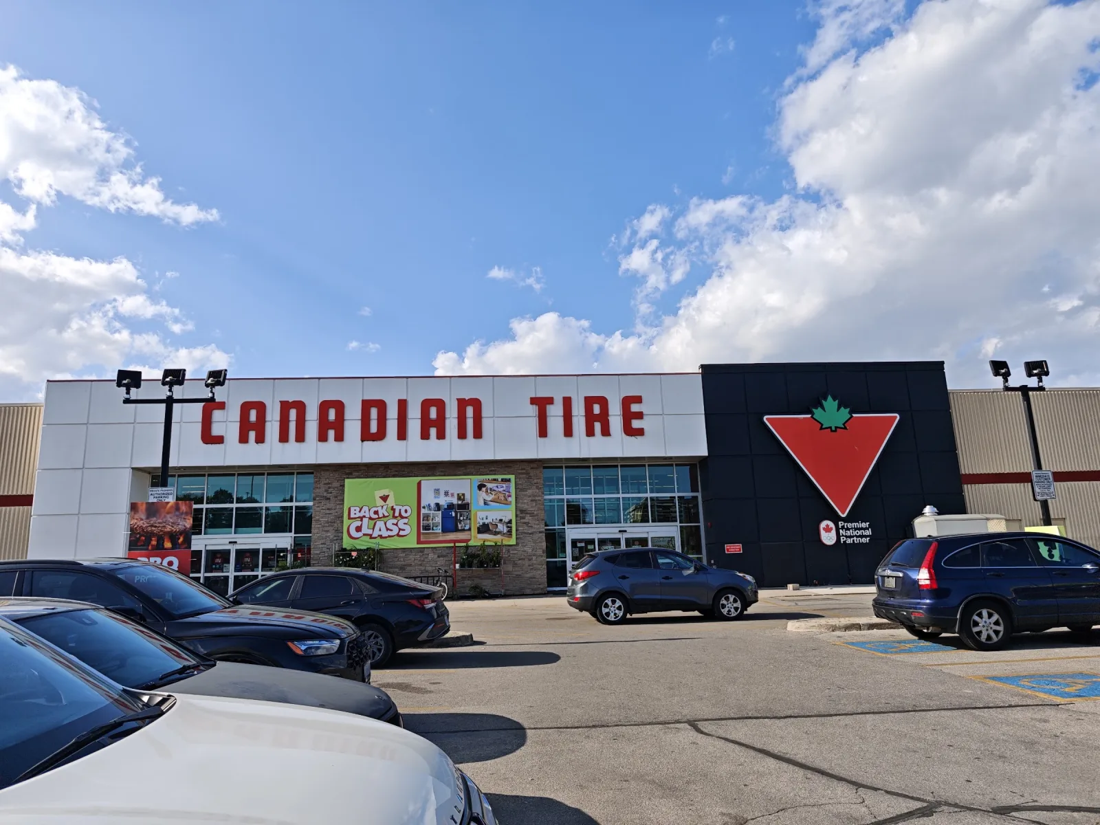 Canadian Tire Eglinton & Caledonia storefront