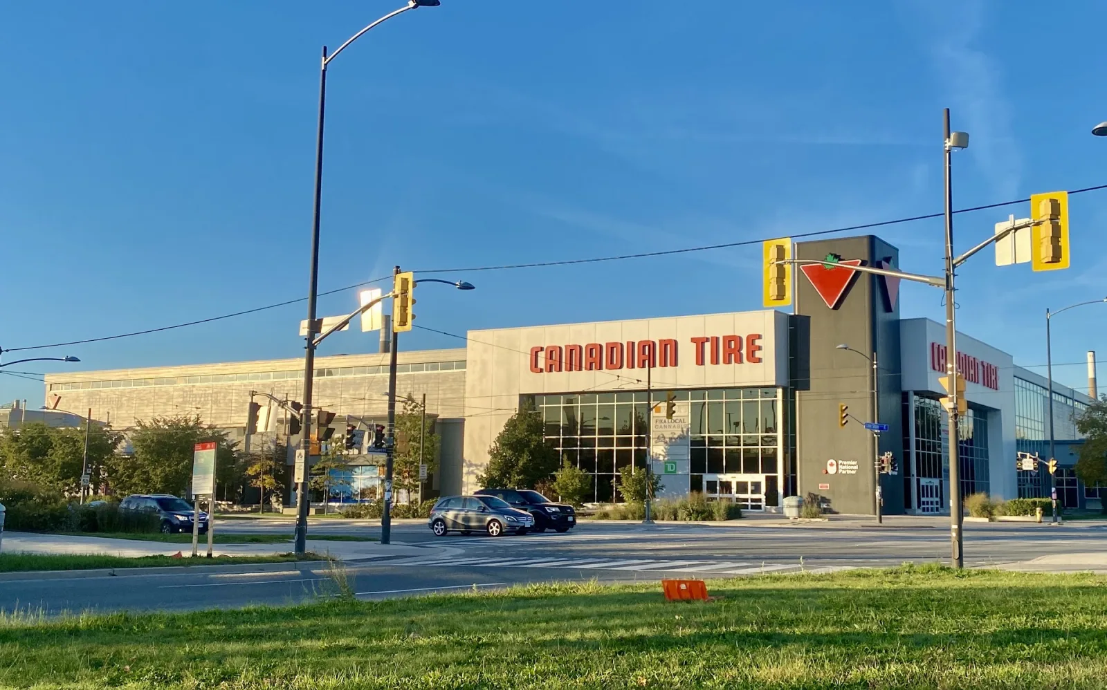 Canadian Tire Leslie & Lake Shore storefront