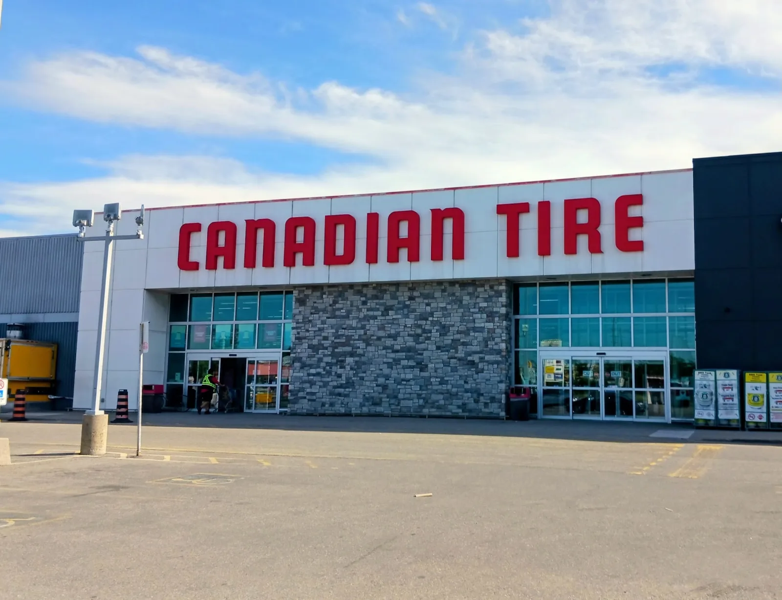 Canadian Tire Maple (Vaughan) storefront