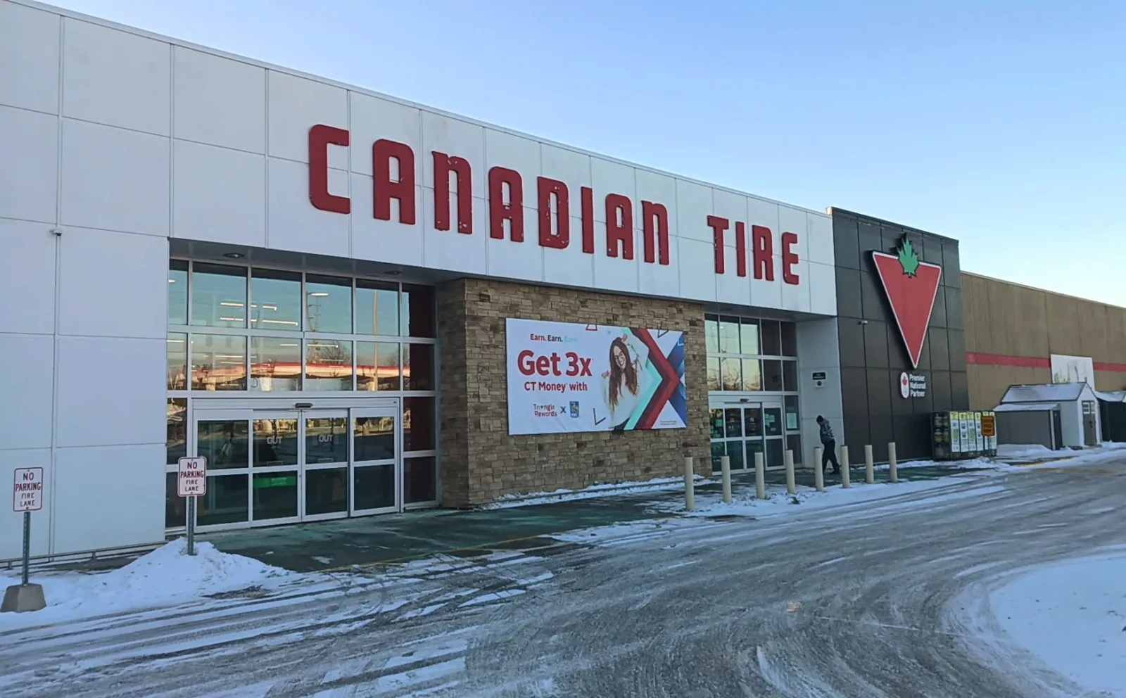 Canadian Tire Oshawa North storefront