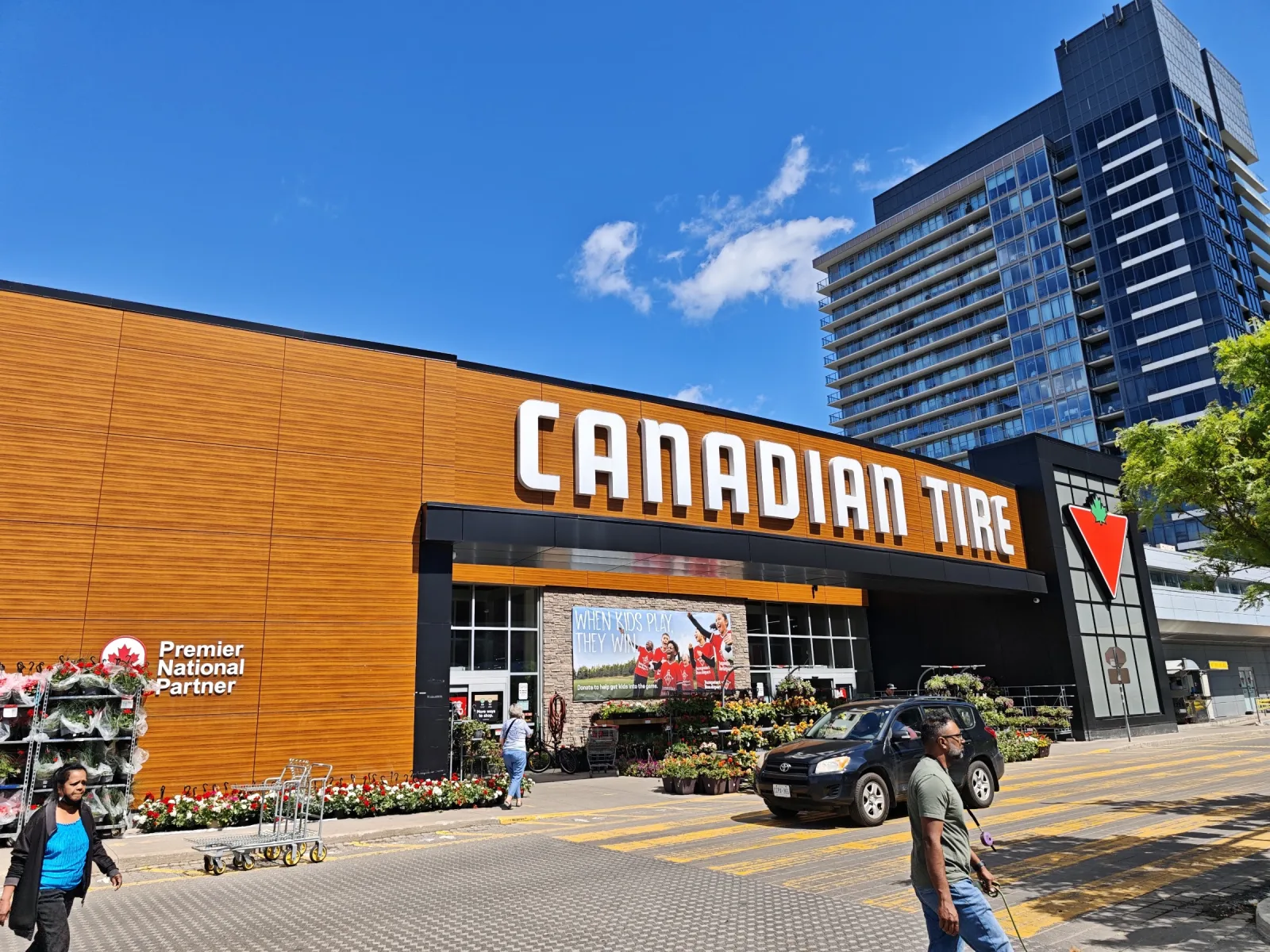 Canadian Tire Sheppard Avenue (Willowdale) storefront